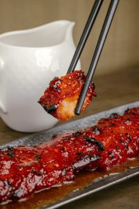 烧烤酱怎么选:区分腌制用途与临出炉刷酱